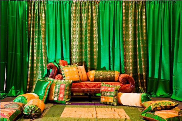 Top 11 Mehendi Themes Which Will Make You Crazy Kraftstar - Simple Mehndi Decoration Ideas